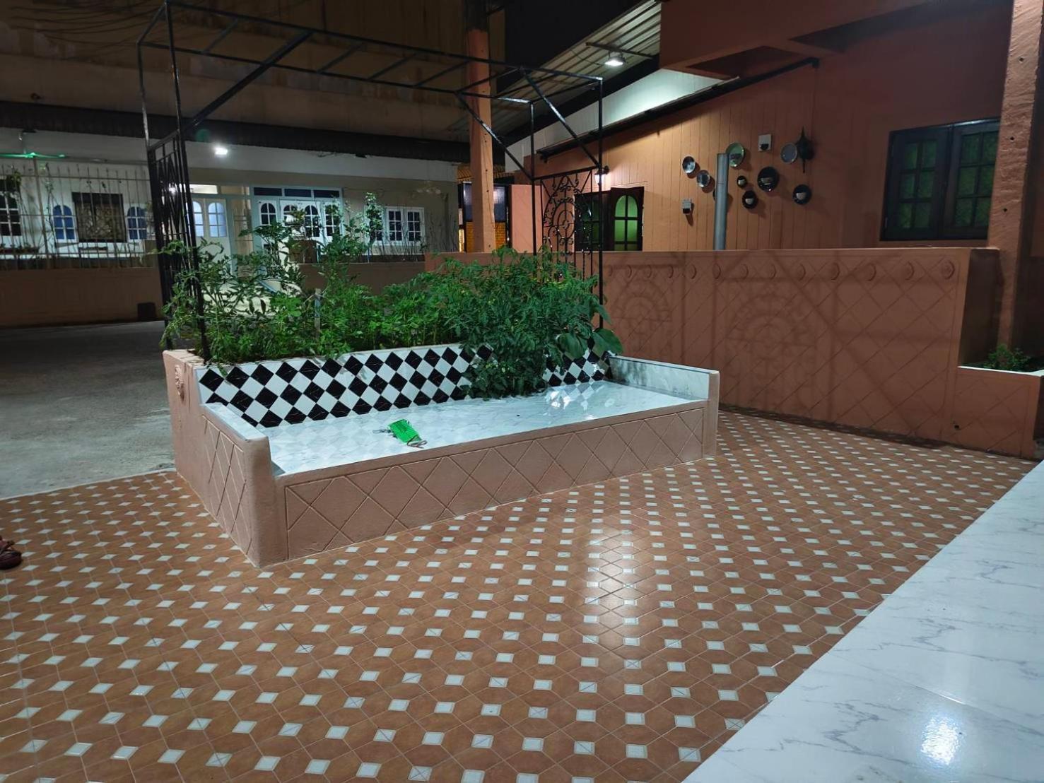 At Night Hotel Chumphon Exterior foto