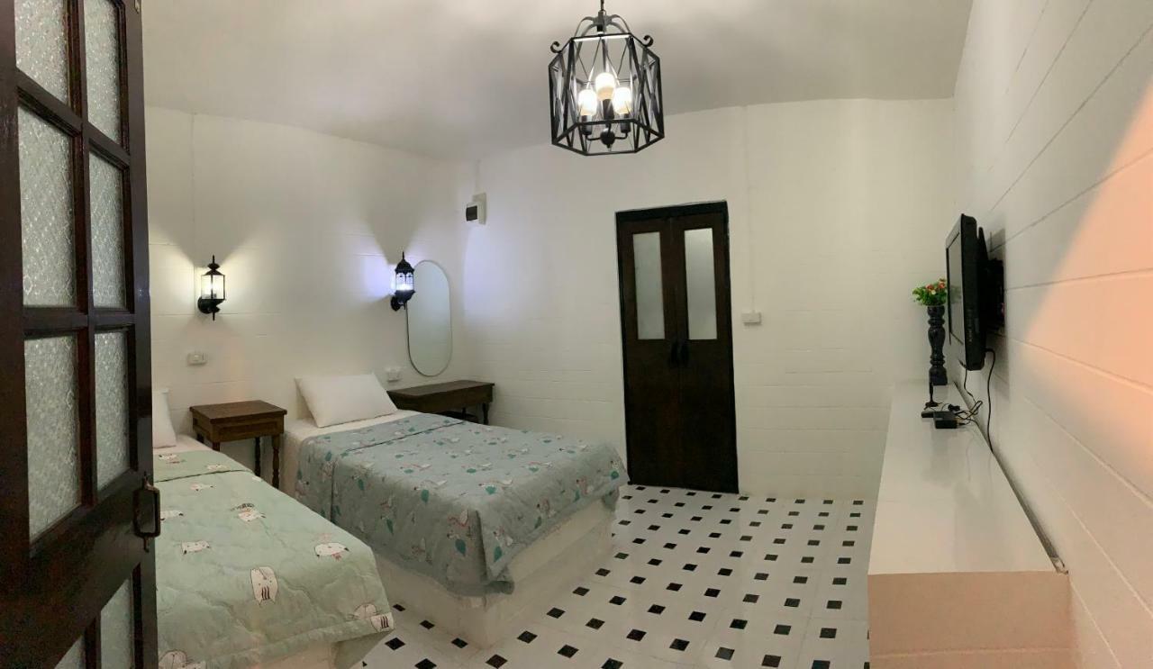 At Night Hotel Chumphon Exterior foto