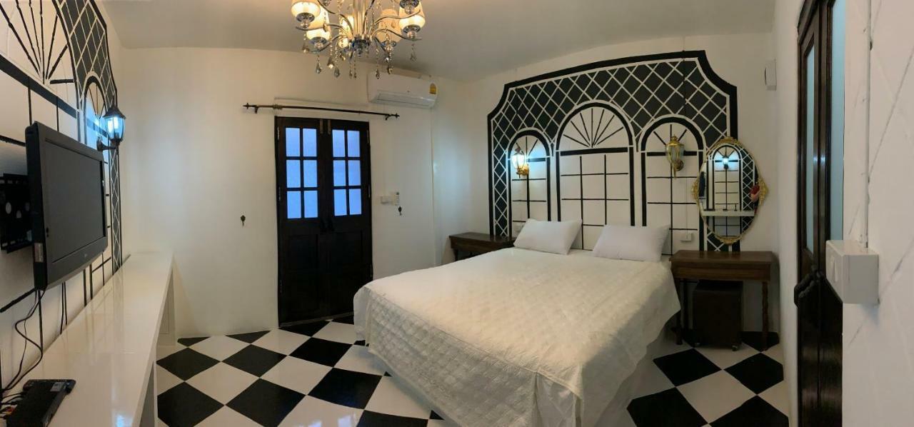 At Night Hotel Chumphon Exterior foto