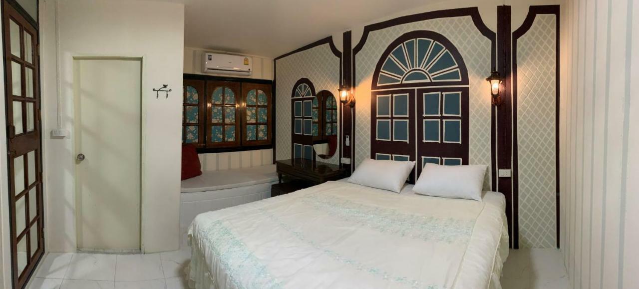 At Night Hotel Chumphon Exterior foto